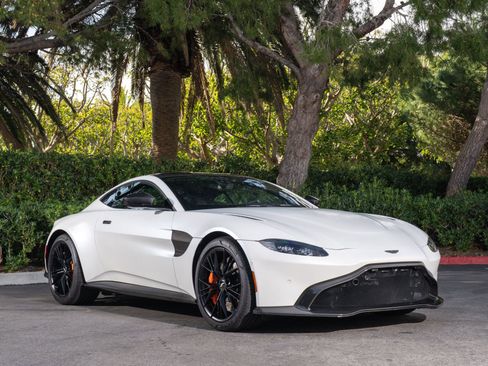 Used 2021 Aston Martin V8 Vantage Coupe RWD image 39
