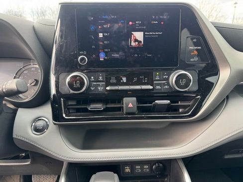 Used 2023 Toyota Highlander LE image 16