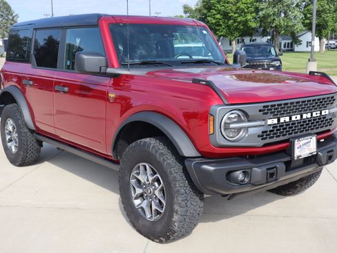 Used 2025 Ford Bronco Badlands AWD/4WD image 4
