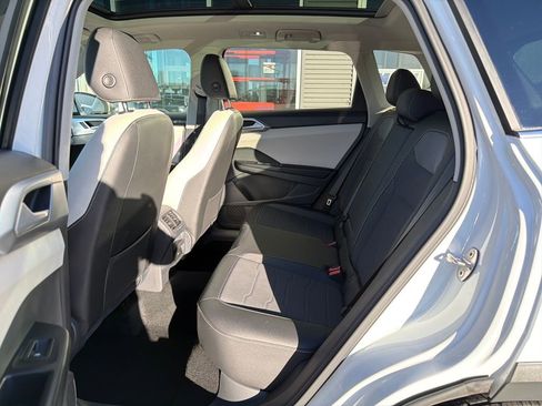 Certified 2025 Volkswagen Taos SE image 14