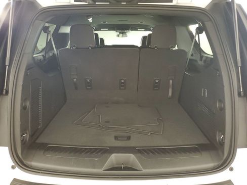 Used 2025 Chevrolet Suburban LS image 32