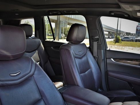 Used 2021 Cadillac XT6 Premium Luxury FWD image 13