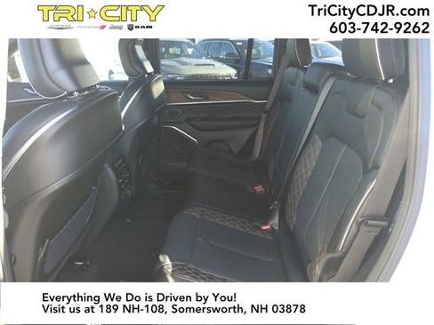 New 2025 Jeep Grand Cherokee Summit image 24