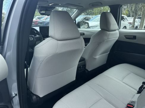 Used 2025 Toyota Corolla Cross L FWD image 14