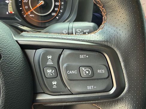 Used 2024 Jeep Gladiator Mojave w/ Safety Group AWD/4WD image 15