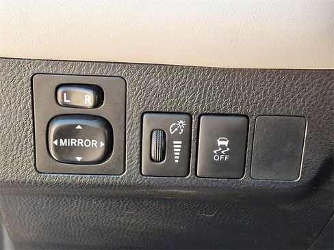 Used 2015 Toyota RAV4 XLE image 25