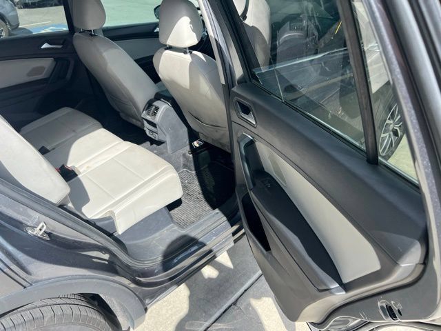 Used 2019 Volkswagen Tiguan SE w/ 3rd Row Seat Package AWD/4WD image 23