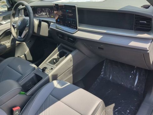 New 2026 Volkswagen Tiguan SE R-Line FWD image 12