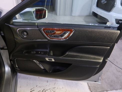 Used 2020 Lincoln Continental Reserve image 31