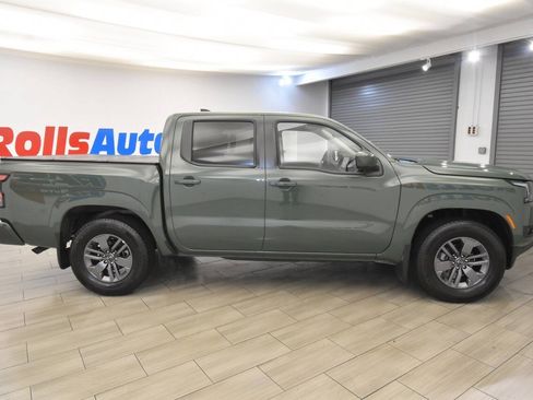 Used 2025 Nissan Frontier SV w/ SV Convenience Package RWD image 6