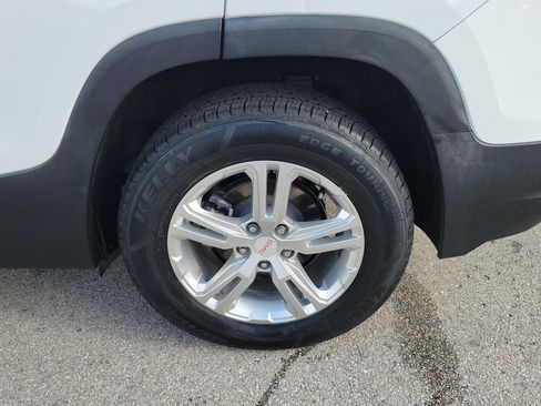 Used 2020 GMC Terrain SLE FWD image 25