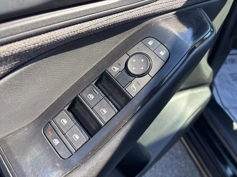 Used 2023 Nissan Rogue S AWD/4WD image 12