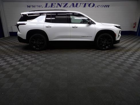 Used 2025 Chevrolet Traverse RS w/ LPO, Floor Liner Package AWD/4WD image 2