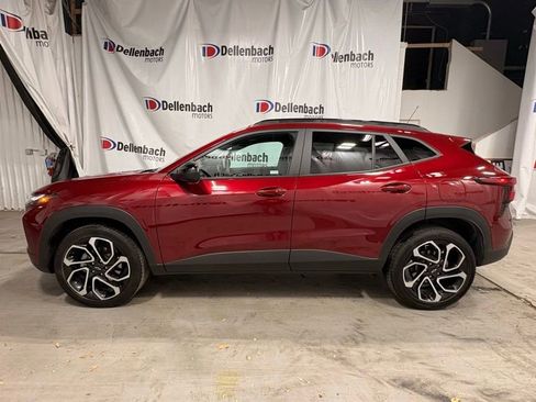 Used 2024 Chevrolet Trax RS w/ Driver Confidence Package image 2