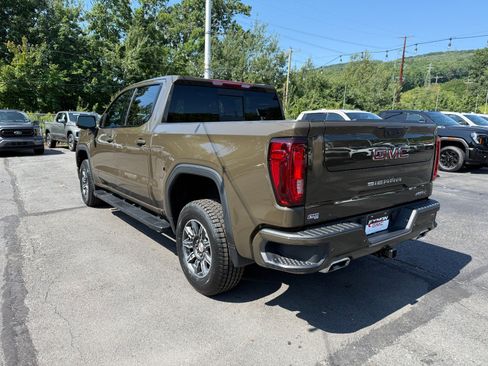 Used 2024 GMC Sierra 1500 AT4 w/ AT4 Preferred Package AWD/4WD image 3
