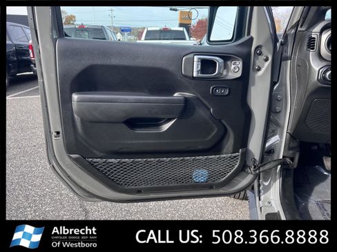 Used 2022 Jeep Gladiator Sport image 11