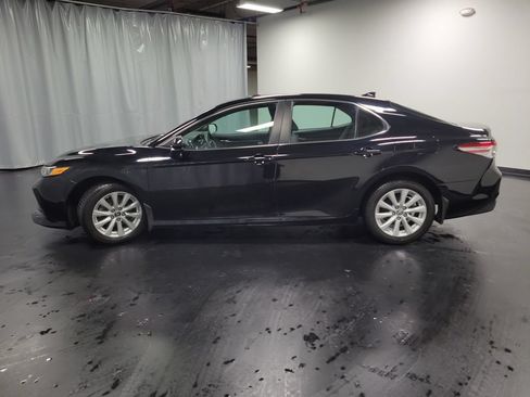 Used 2019 Toyota Camry LE FWD image 5