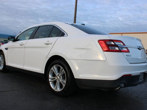 Used 2017 Ford Taurus SE image 10