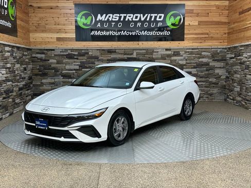 Certified 2024 Hyundai Elantra SE image 5