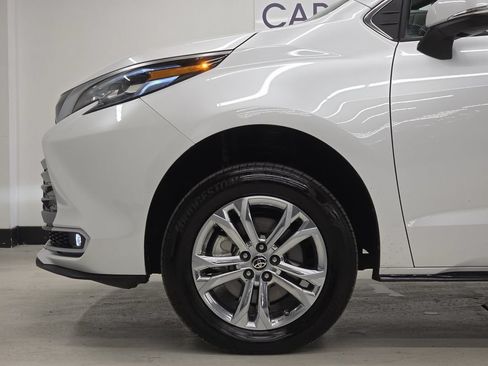 Used 2024 Toyota Sienna Platinum AWD/4WD image 47