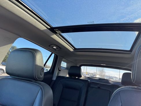 Used 2024 GMC Terrain SLT image 23