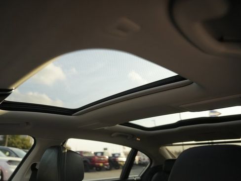 Used 2016 BMW 740i image 11