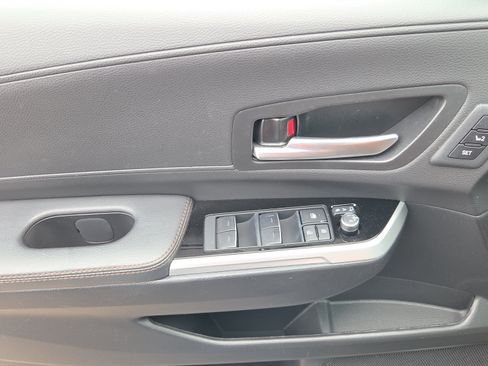 Certified 2025 Toyota Sienna Platinum AWD/4WD image 21
