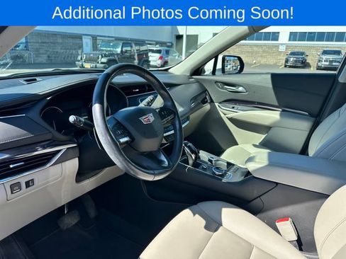 Used 2023 Cadillac XT4 Luxury w/ Cold Weather Package AWD/4WD image 9