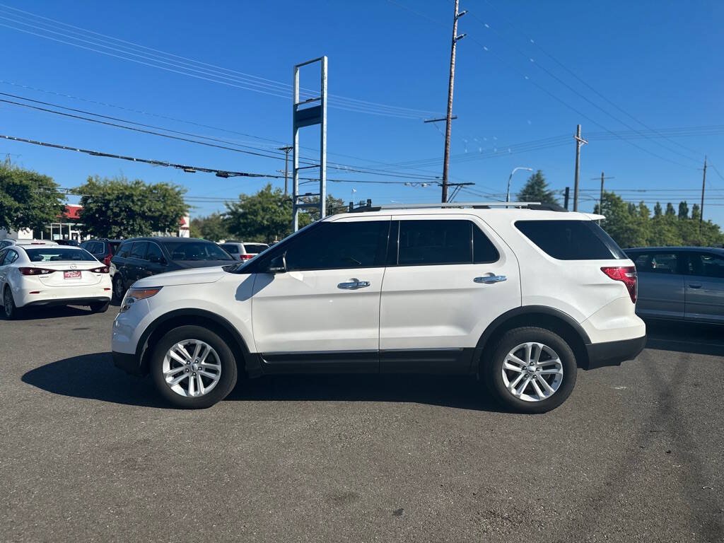 Used 2014 Ford Explorer XLT w/ Equipment Group 201A AWD/4WD image 10