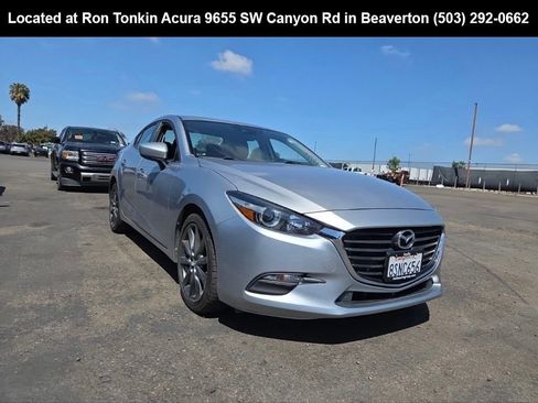 Used 2018 MAZDA MAZDA3 Touring FWD image 1