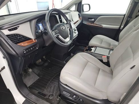 Used 2017 Toyota Sienna Limited Premium AWD/4WD image 15