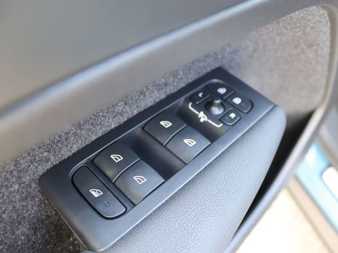 Used 2023 Volvo XC40 B5 Ultimate w/ Protection Package Premier image 42