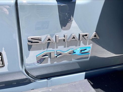 Used 2025 Jeep Wrangler Unlimited Sahara AWD/4WD image 24