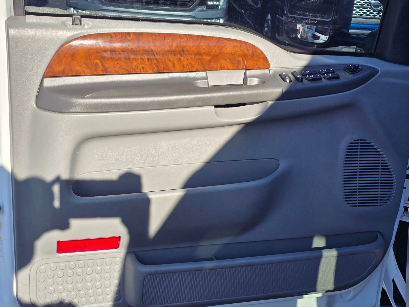 Used 2004 Ford F350 Lariat AWD/4WD image 17