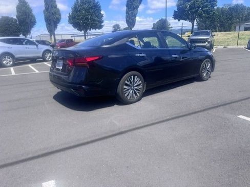 Used 2025 Nissan Altima 2.5 SV FWD image 8