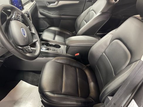 Used 2022 Ford Escape SEL image 9