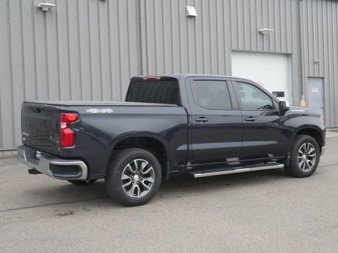 Used 2022 Chevrolet Silverado 1500 LT AWD/4WD image 11