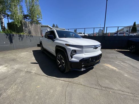 Used 2025 Chevrolet Silverado EV RST AWD/4WD image 8