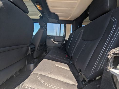 Used 2017 Jeep Wrangler Unlimited Sahara AWD/4WD image 30