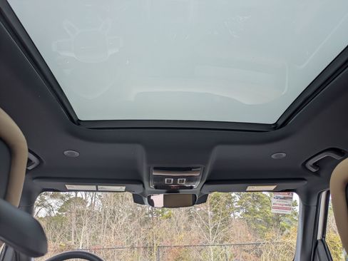 New 2026 Land Rover Defender 110 X-Dynamic SE image 25