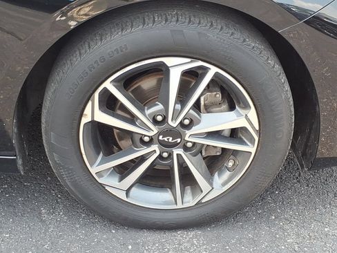 Certified 2023 Kia Forte LXS FWD image 8
