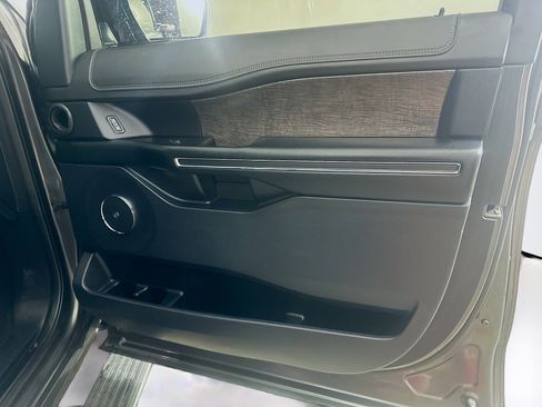 Used 2021 Ford Expedition Max Limited image 34