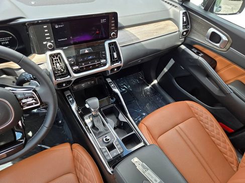Certified 2022 Kia Sorento SX Prestige w/ Rust Color Package AWD/4WD image 22