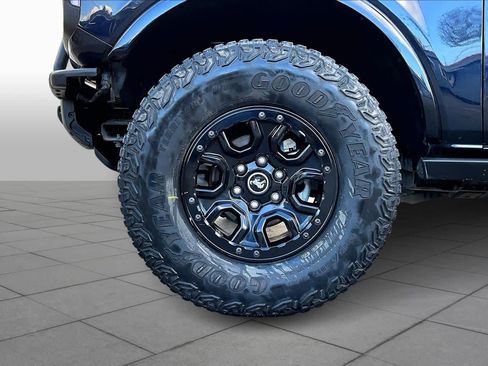 Used 2021 Ford Bronco Badlands image 10