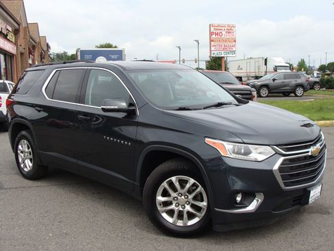 Used 2020 Chevrolet Traverse LT AWD/4WD image 1