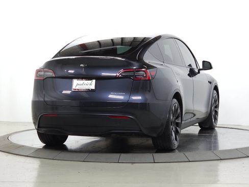 Used 2024 Tesla Model Y Long Range AWD/4WD image 12