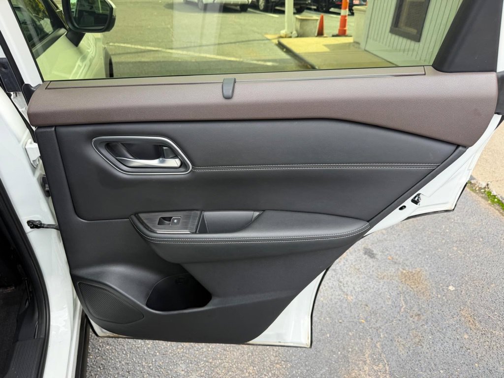 Used 2023 Nissan Rogue Platinum AWD/4WD image 31