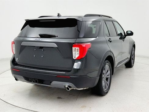 Used 2024 Ford Explorer XLT w/ Equipment Group 202A RWD image 5