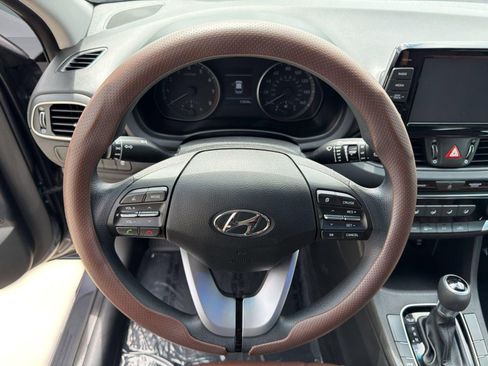 Used 2018 Hyundai Elantra GT FWD image 10