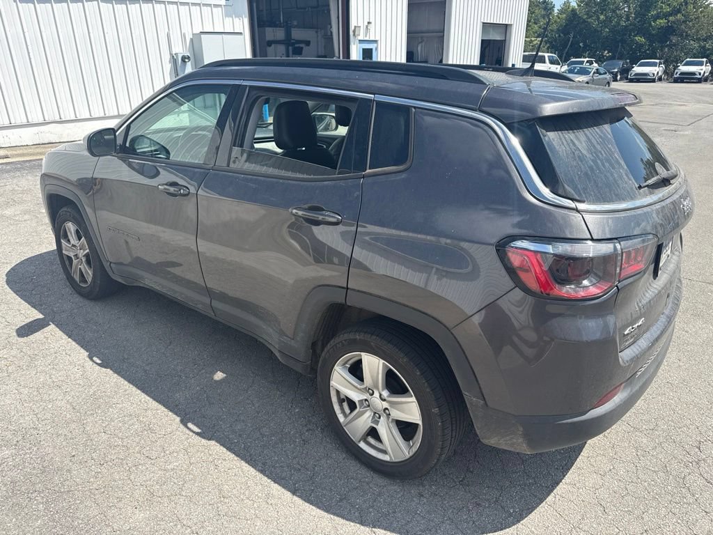 Used 2022 Jeep Compass Latitude w/ Sun and Sound Group AWD/4WD image 4